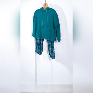 Cozy Women's Pajama Set Teal Hoodie and Plaid Pajama Pants Set Size Large (EUC)